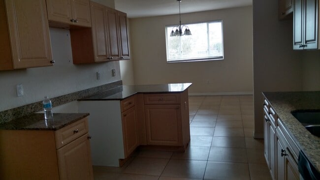 Building Photo - 1712 NE 9th Dr