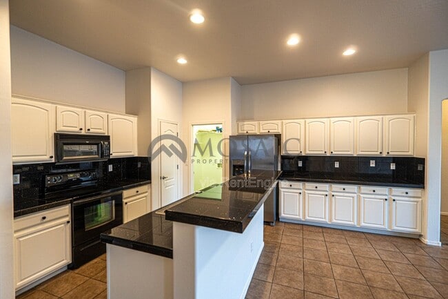 Building Photo - 21316 E Via Del Rancho Rd