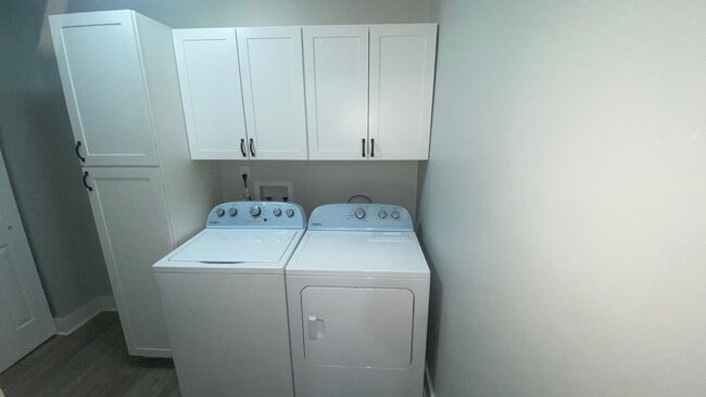 Building Photo - 3245 Summerhill Ln