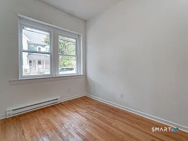 Building Photo - 522 Elm St