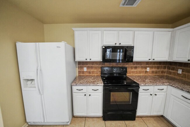 Building Photo - Beautiful 5-Bedroom Home in Schertz - Realtor Commission: $750