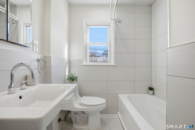 Building Photo - 24 Congress St