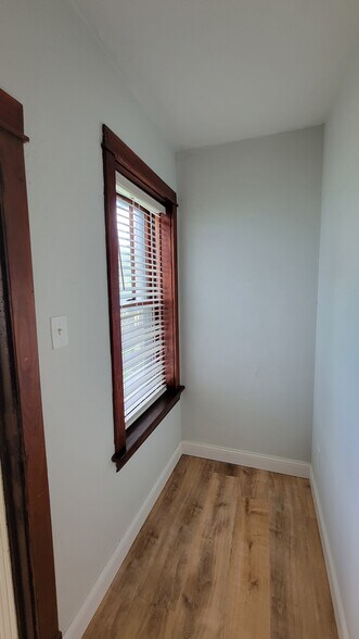 Building Photo - 5537 Holly Hills Ave