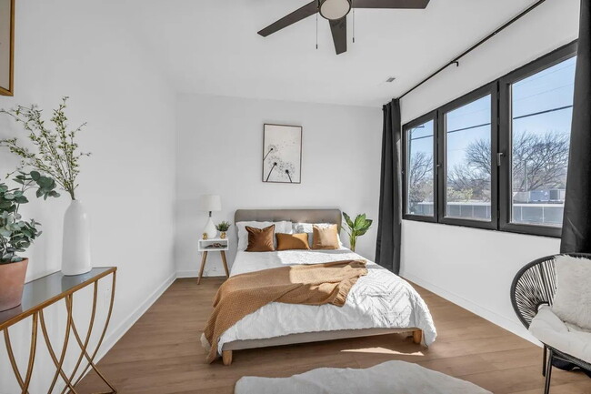 Building Photo - Modern 4-Bed Townhouse in Ridgedale – Minu...