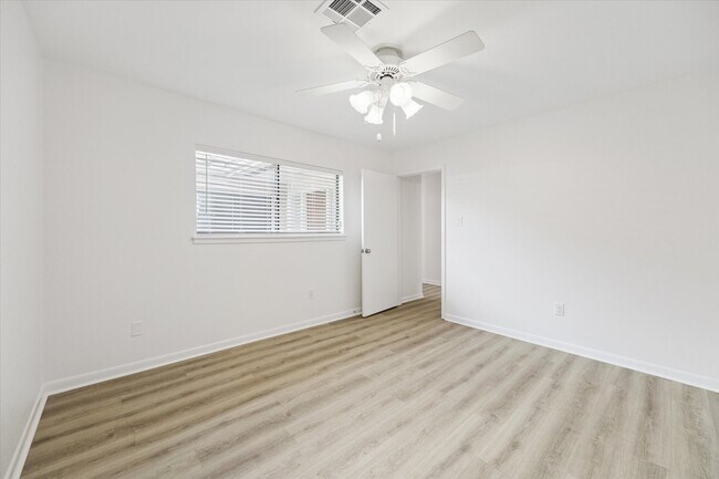 Building Photo - 15703 Whitewater Ln