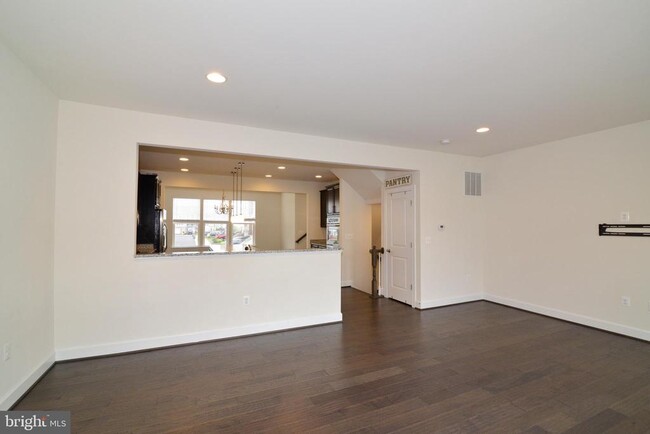 Building Photo - 10684 Viewmont Ln