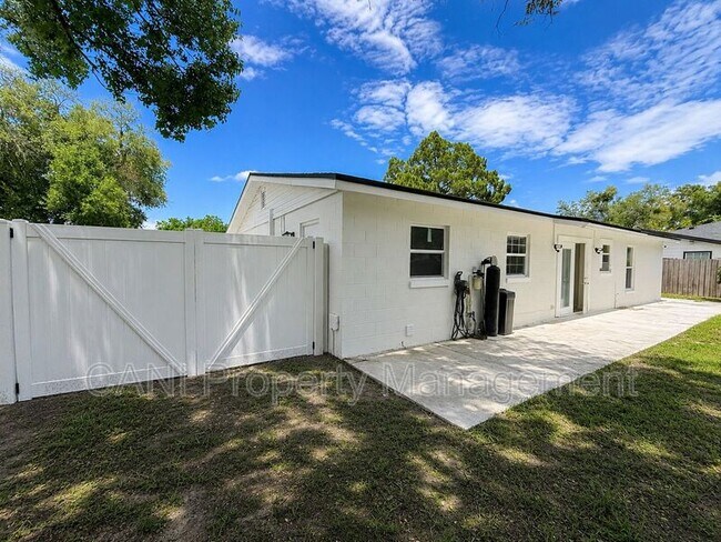 Building Photo - 601 Catwood Dr