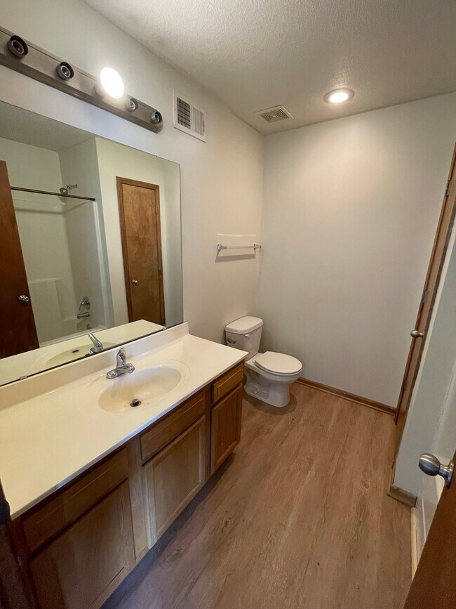 Building Photo - 917 Whitetail Ct