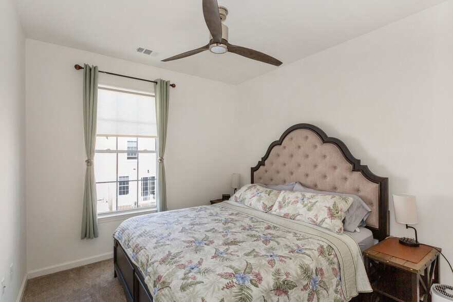 Building Photo - 293 Bradley Dr