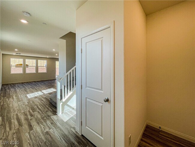 Building Photo - 3212 Segesta Ave