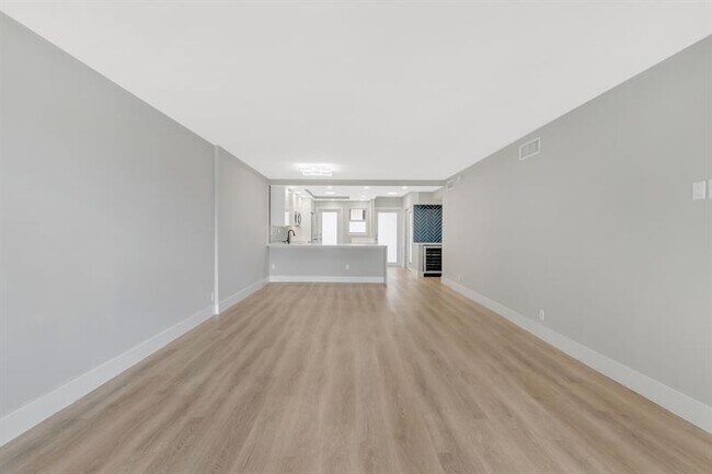 Building Photo - 750 N Ocean Blvd