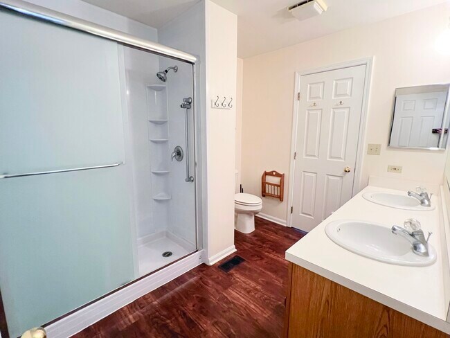 Building Photo - 2006 Aspen Dr