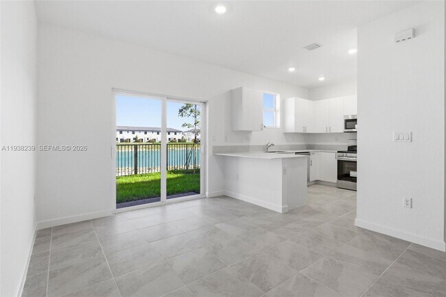 Building Photo - 2705 SE 25th Ave