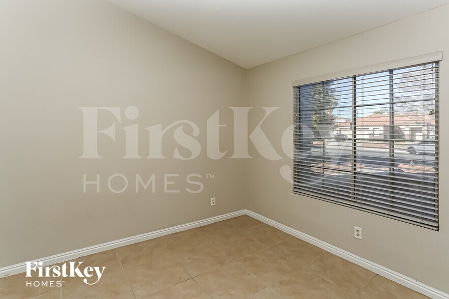 Building Photo - 4822 Wind Break Ln