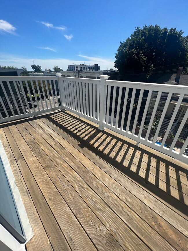 Building Photo - 7 Downer Ave