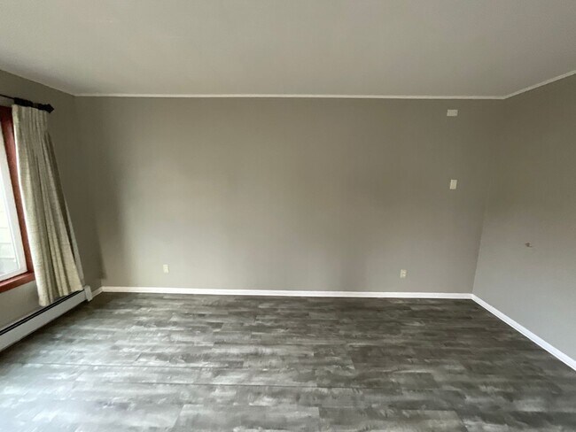 Building Photo - 10th St. Triplex