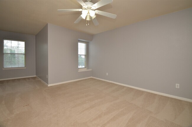 Building Photo - 2707 Roaring Oaks Ln
