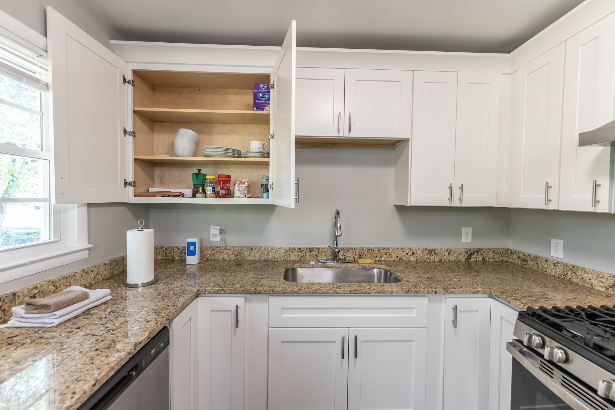 Kitchen - 6140 Hillandale Dr