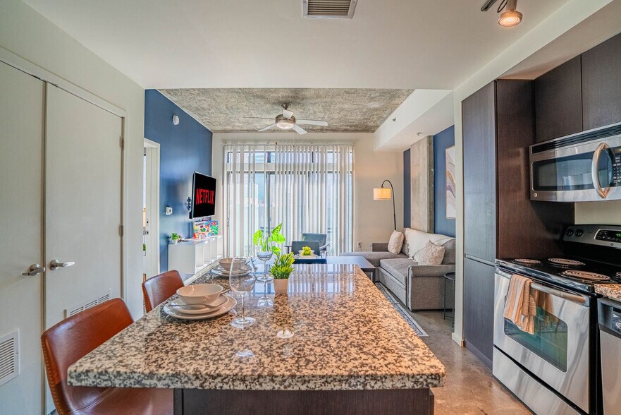 Building Photo - 333 E Roosevelt St