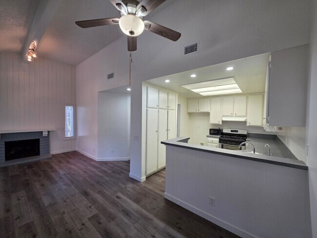Building Photo - Newly Renovated 2 bedroom 2 bathroom Home in Costa Mesa