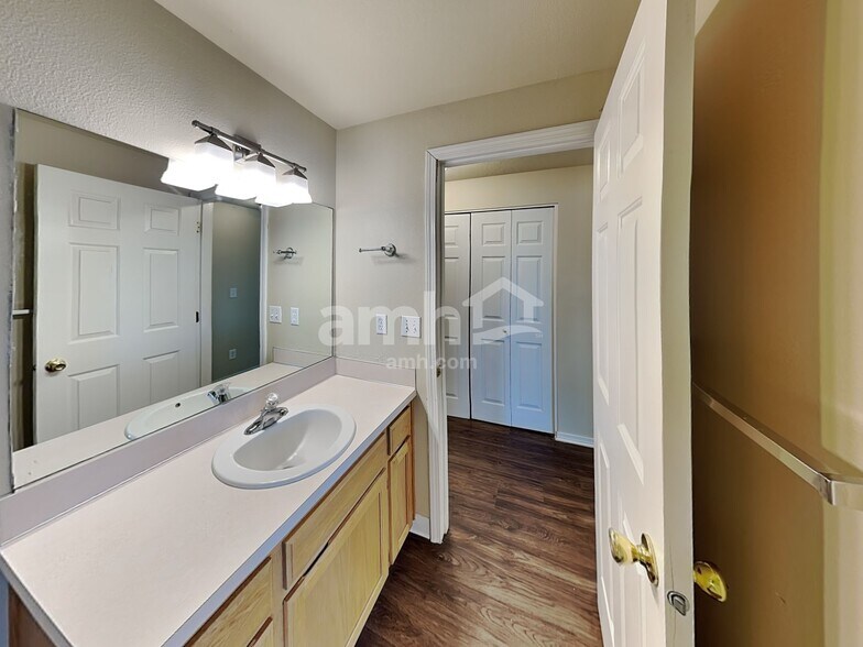 Building Photo - 4378 Northside Dr NE