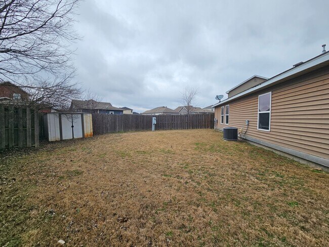 Building Photo - Quaint 3BR/2BA home close to UofA with large fenced yard! Low maintenance vinyl plank flooring!