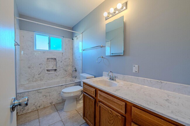 Building Photo - 1321 Delamar Ave NW