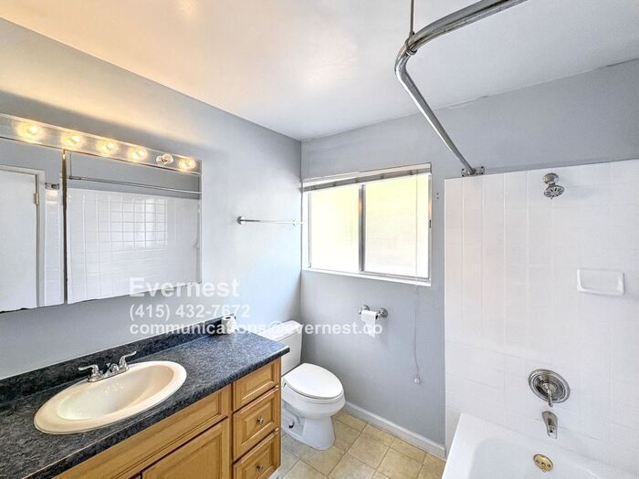 Building Photo - 2345 Paloma Ct