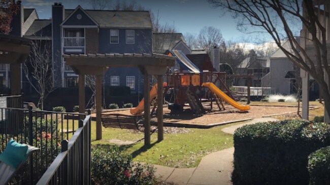 Building Photo - 2300 Village Lake Dr