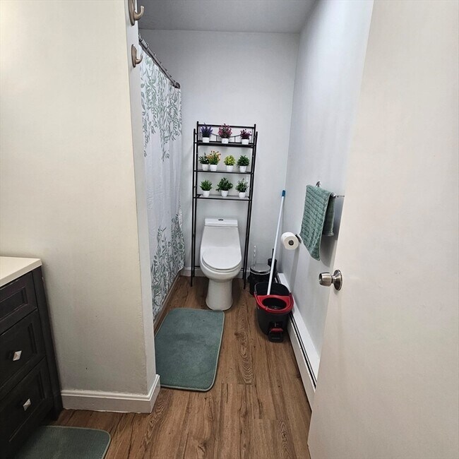 Building Photo - 1129 N Shore Rd