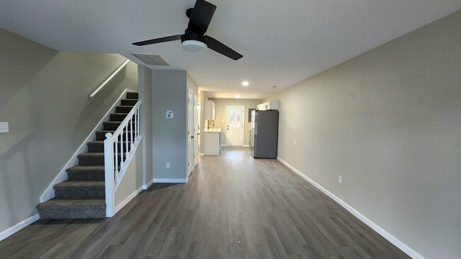 Building Photo - Beautiful, newly renovated 2 bedroom townh...