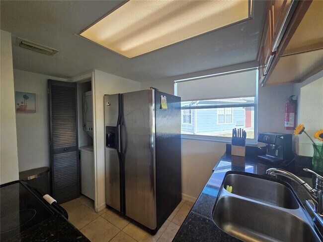 Building Photo - 803 Caribbean Dr