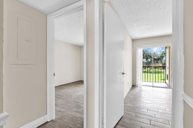 Building Photo - 414 Meadows Cir