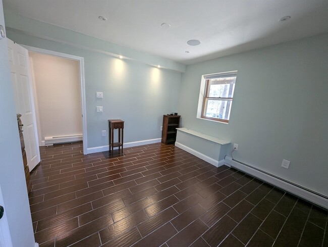 Building Photo - 30 Middle Shore Dr