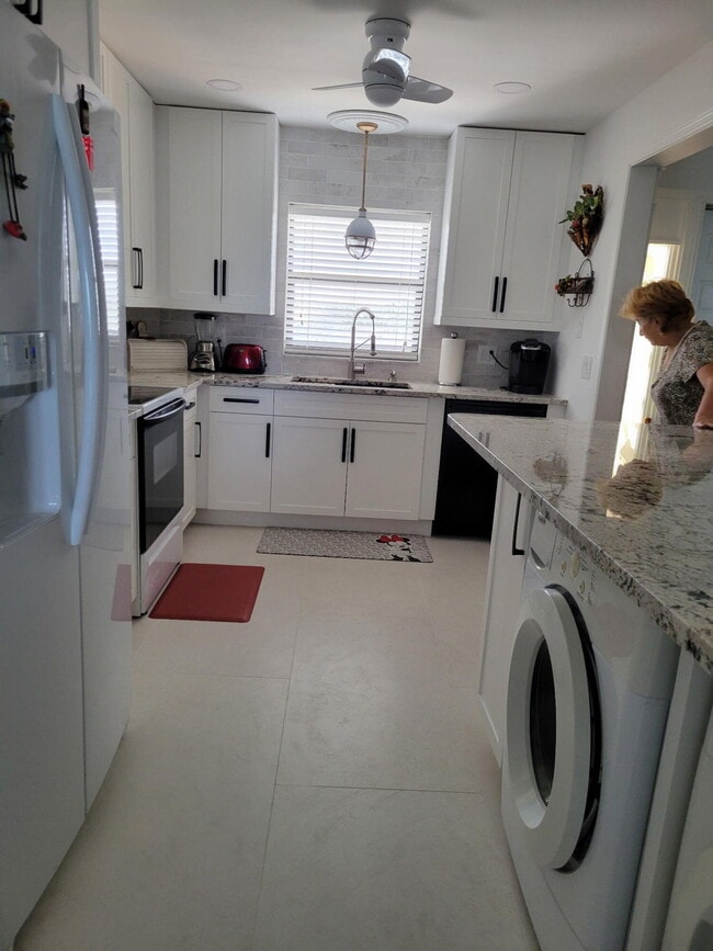 Building Photo - 200 Intracoastal Pl
