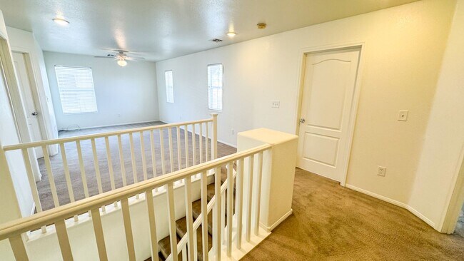 Building Photo - Spacious 3-Bed + Loft & Den | Granite Coun...