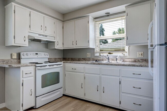 Building Photo - 1216 Meadow Ln