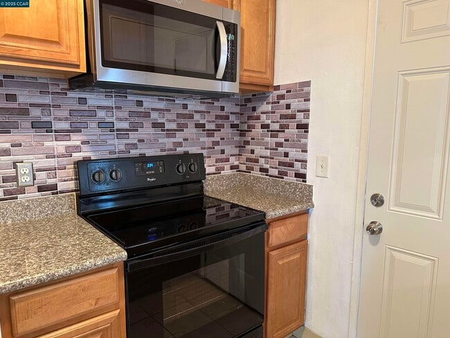 Building Photo - 89 Villa Cir