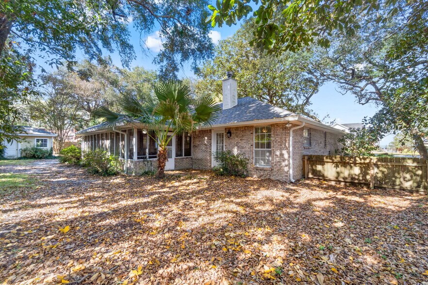 Building Photo - 4139 Sandy Bluff Dr W