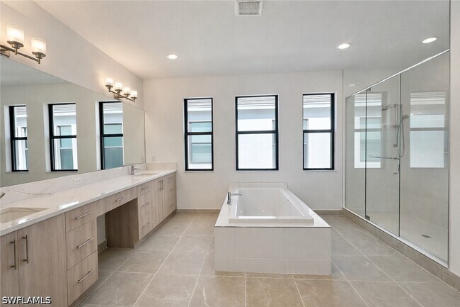 Building Photo - 12770 Woodbury Dr