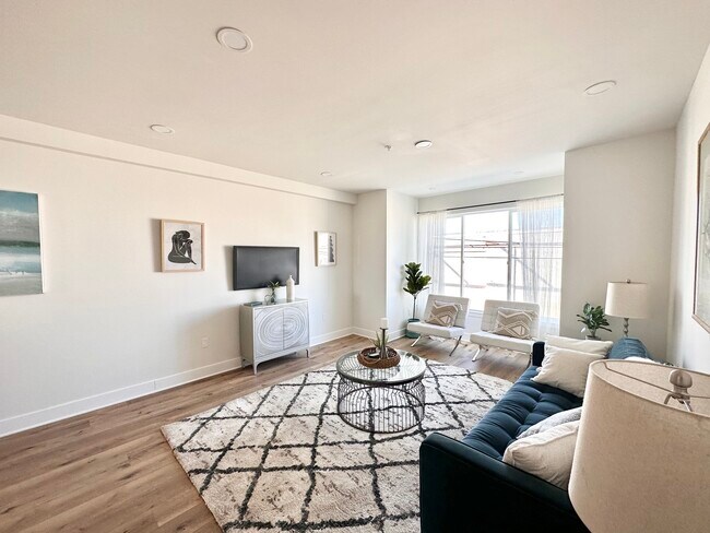 Building Photo - 2430 E Tioga St