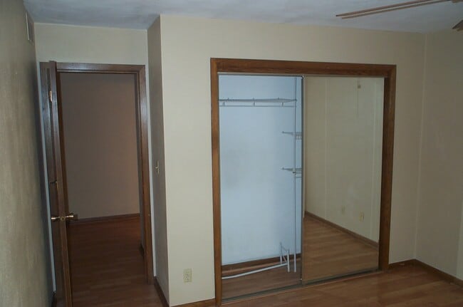 master bedroom - 2834 Sandy Hollow Rd