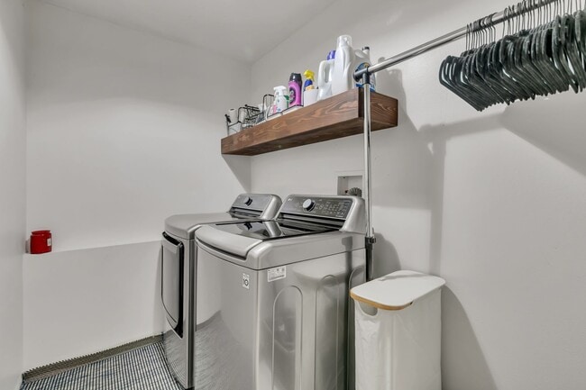 Building Photo - Renovated 5-Bedroom Home on Cul-de-Sac with Park Views & Stunning Outdoor Living