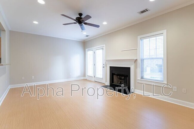 Building Photo - 302 Shallow Dr