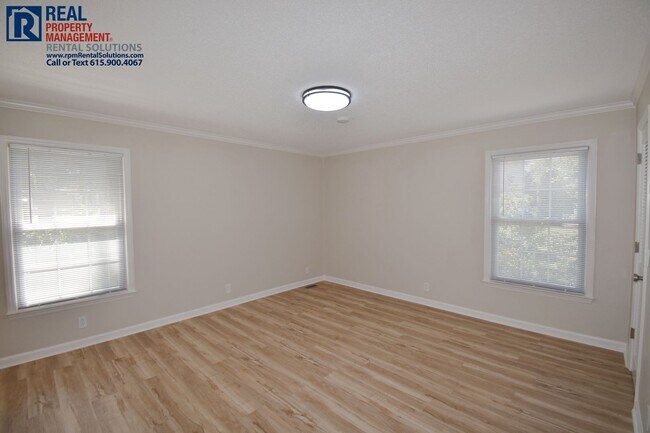 Building Photo - 2107 Londonderry Dr