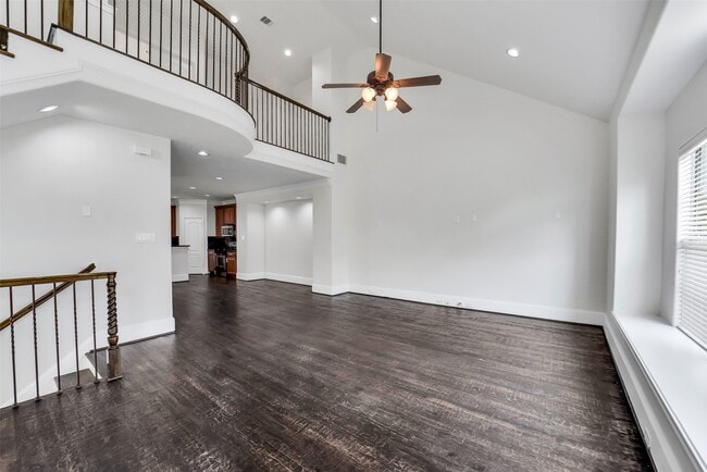 Building Photo - 1335 Studer St