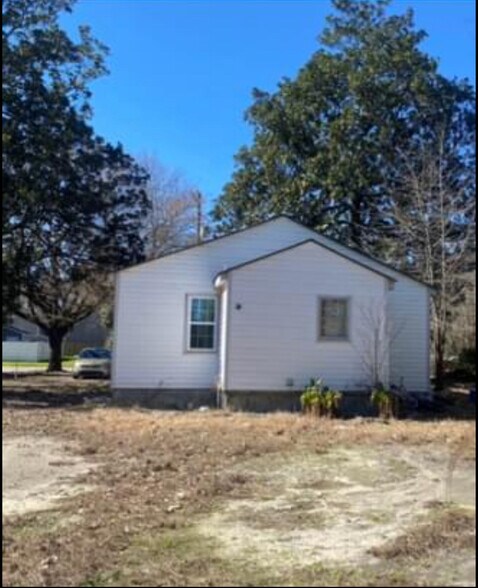 Building Photo - 712 North St