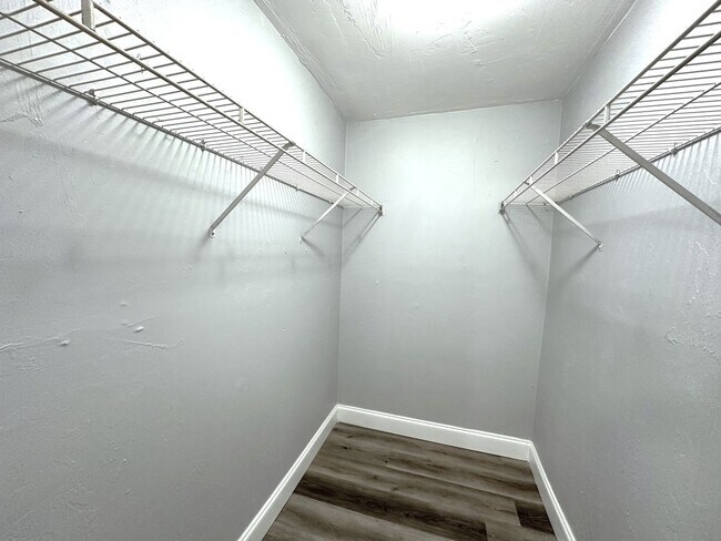 Building Photo - 2117 Mitchell Ct