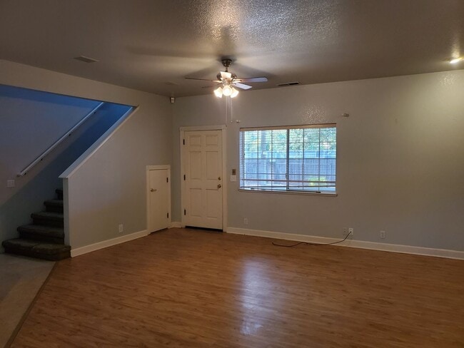 Building Photo - Introducing Your Dream Home:  A perfect blend of comfort and convenience!