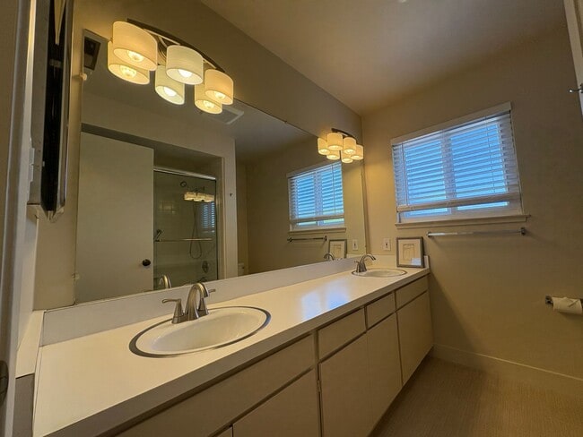 Building Photo - Charming Palo Alto Home with Beautiful Lan...